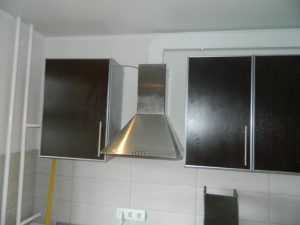 Установка вытяжки на кухне в Южноуральске
