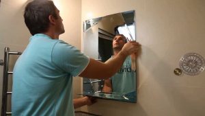 Установка зеркала в ванной в Южноуральске