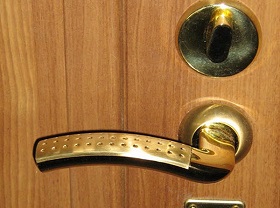 Замена дверной ручки входной двери в Южноуральске